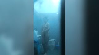 Em hàng xóm tắm 12