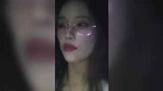 Em gái xinh thay đồ trên ô tô bị cam quay lén hàng ngon