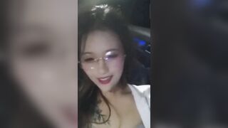 Em gái xinh thay đồ trên ô tô bị cam quay lén hàng ngon