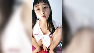 Em học sinh lồn to thủ dâm kích thích dâm đãng