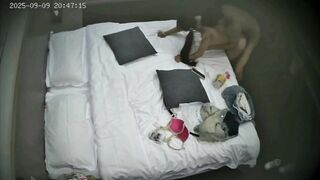 Địt chị họ hàng ngon vú to khi không ai ở nhà bị cam quay được