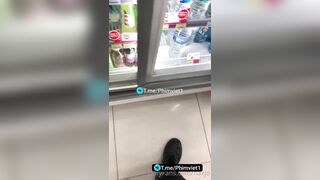Mua nước sang phòng thăm e ghệ dâm đc e trả công bằng cách bú cu