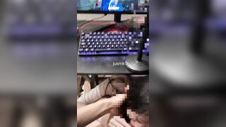 Vừa chơi game vừa được bé e họ xinh đẹp bú cu dưới gầm bàn sướng còn gì bằng
