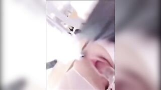 Dâm nữ mặc tất chân thủng chỗ lỗ lồn ngồi trong lớp học mang sextoy ra móc chảy nc