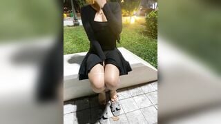 emly dâm đãng thủ dâm giữa đường lúc 11 giờ đêm - phần 1