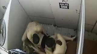 Threesome 2 em trong phòng giác hơi