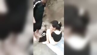 Không biết ai méc mà bắt ghen tại chỗ đang chịt luôn hình ảnh hơi mờ