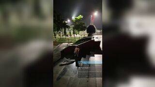Public dạo mát nude phô dâm cùng pé mie