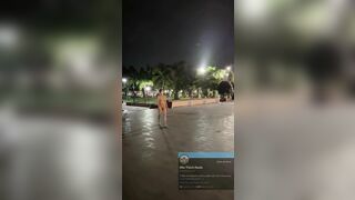Public dạo mát nude phô dâm cùng pé mie