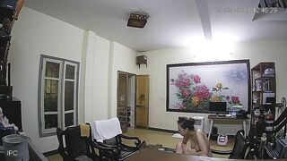 Hack cam khi em gái hàng xóm khoả thân