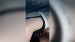 cháu gái bú cu cho chú khỉ bố mẹ ngủ