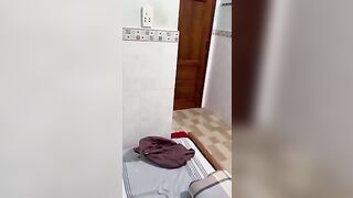 Bạn thân cho đụ lén tháo bao xuất tinh ngập lồn