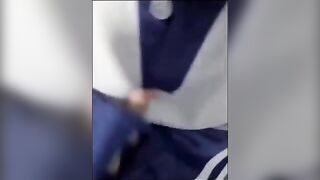 Đưa em học sinh vào nhà vệ sinh bóp vú khủng hàng ngon dâm đãng