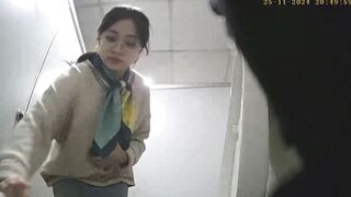 quay lén nhà vệ sinh nữ toàn gái xinh - phần 3