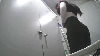 quay lén nhà vệ sinh nữ toàn gái xinh - phần 6