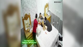 Hack Camera Nứng Lồn Mút Chim Chồng Trước Mặt Con