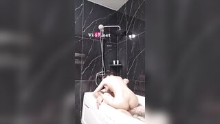 Chịch từ phòng tắm ra đến giường mà em gái 2k vẫn muốn anh bóp vú mạnh lên 3