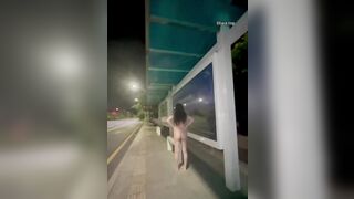 Đĩ dâm ra bến xe buýt khoe hàng dâm đãng kích thích siêu dâm hàng ngon thích cosplay