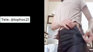 Quay video nhảy mà nó lạ lắm, còn gắn thêm cả video đầy tiếng rên