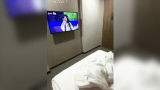 Chị dâu đang nấu cơm thì bị thằng em húp  dâm tại bếp