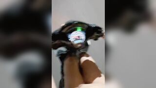 Public bắt em mie mặt váy mỏng tang chạy xe ngoài đường