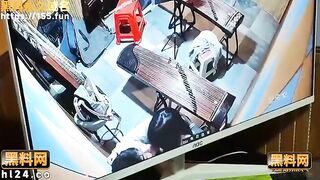 Nữ sinh viên mỹ thuật bị camera ghi lại cảnh có hành vi không đứng đắn vói giáo viên