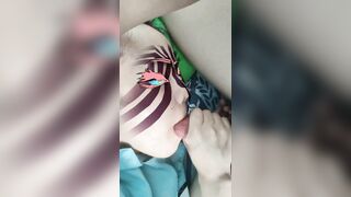 Bạn thân trêu đùa con cu