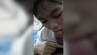 Em học sinh mới lớn hàng non bú cu cưỡi cặc dâm đãng