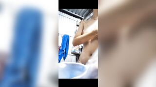 Em gái quay video tắm gửi cho ny xem 2