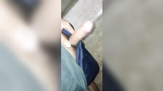 Bn nung lấy đũa nhét vào đầu cac