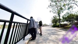 Thủ dâm cạnh ông già mà ổng không dám địt chán thật anh em ạ.