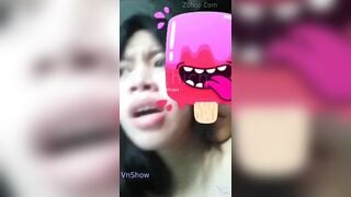Cầm đt rung thế kia là bt em nó bị địt mạnh bạo tới mức nào mặt phê rên cũng đã