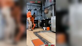 Đang nấu ăn thì thằng em chồng ra bắt bu cu rồi địt lút cán