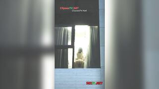 May mắn vãi đi làm về thì thấy nhà hàng xóm đang đóng phim con heo