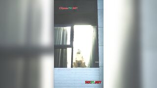 May mắn vãi đi làm về thì thấy nhà hàng xóm đang đóng phim con heo