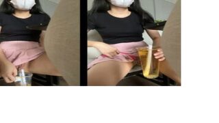 Clip Sex Mang đồ chơi vô quán trà sữa nghịch sướng quá em đái luôn