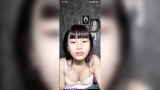 Nìi 2ka9 Show Vú Bán Quạt Tiktoker ngây thơ 2
