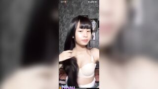 Nìi 2ka9 Show Vú Bán Quạt Tiktoker ngây thơ 2