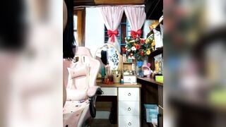 Mb dâm vú to lồn múp khoe hàng thủ dâm kích thích