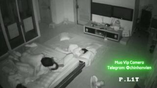 Hack Camera Vợ Chồng Tranh Thủ Địt Nhau Lúc Con Ngủ