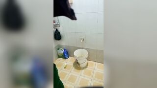 Quay lén em teen hàng xóm dáng ngon tắm