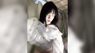 Em học sinh mới lớn vú to mông bư lồn lắm lông khoe hàng