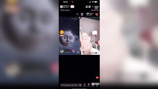 Thua pk em gái xinh đẹp trả kèo tíc tóc bằng cách show vú cho mn xem
