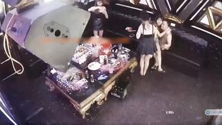 Hack cam trong quán Karaoke,các em nhiệt tình như này bảo sao các a hay trốn vợ đi