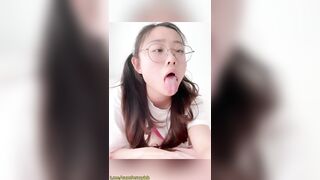 gái kính cận thường rất dâm