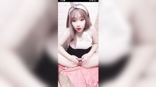 Chét hàng cùng em xinh đẹp