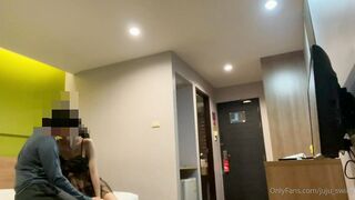 Onlyfans Leak Juju swing : Làm tình với nhân viên khách sạn khi NY đi vệ sinh P1