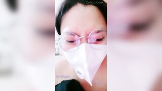 99,24Cô gái Việt nứng lồn phải dùng vòi nước thủ dâm vẫn chưa thoả mãn được