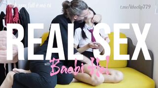 Giáo viên ngoại ngữ và em hs mới lớn