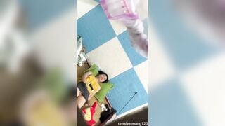 quay lén phòng trọ gái xinh móc bím thủ dâm trong phòng trọ